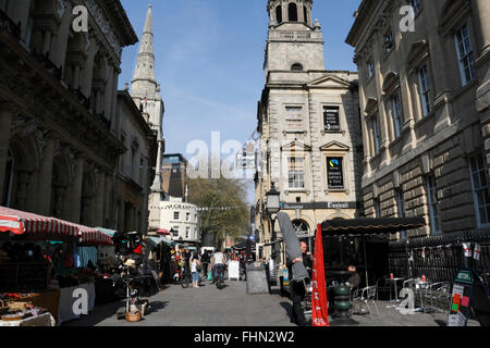 Street Market in Mais Straße öffnen, das Stadtzentrum von Bristol, England Großbritannien Stockfoto