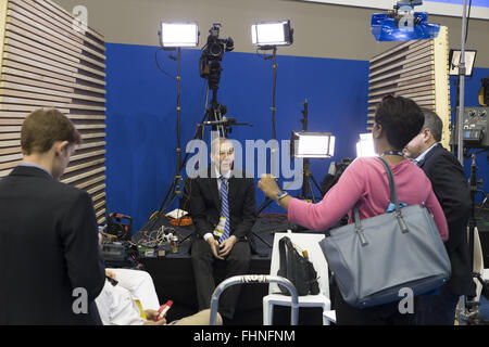 Houston, Texas, USA. 25. Februar 2016. Vertreter der Medien vorzubereiten für die CNN republikanischen Primary Präsidentschaftsdebatte an der University of Houston. Bildnachweis: Scott W. Coleman/ZUMA Draht/Alamy Live-Nachrichten Stockfoto