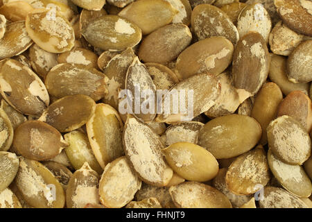 Essen-Hintergrund - große geschälte Kürbiskerne Stockfoto