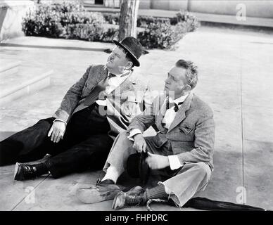 STAN LAUREL, Oliver Hardy, A-HAUNTING WIR GEHEN, 1942 Stockfoto