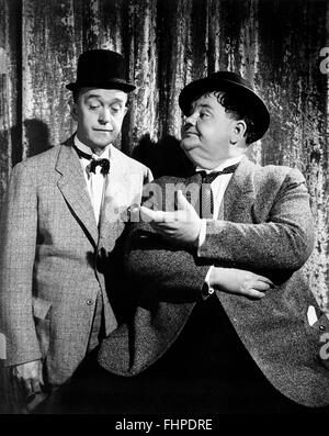 STAN LAUREL, Oliver Hardy, A-HAUNTING WIR GEHEN, 1942 Stockfoto