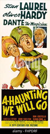 STAN LAUREL, Oliver Hardy FILM POSTER, A-HAUNTING WIR GEHEN, 1942 Stockfoto