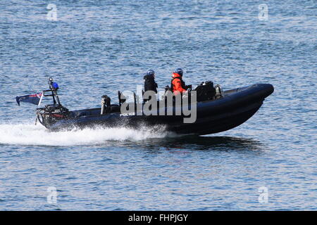 Ministerium der Verteidigung Polizei RIB bietet Begleitung und Überwachung Aufgaben während der Übung Joint Warrior 15-2. Stockfoto