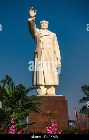 Statue von Mao Zedong auf dem Platz Stockfoto