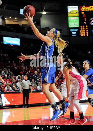 25. Februar 2016 Middle Tennessee Lady Raiders Wache Abtei Sissom (5) schlägt eine einfache Layup während eine NCAA Frauen Basketball-Spiel zwischen den MTSU Lady Blue Raiders Vs Western Kentucky Lady Topper in E. A. Diddle Arena in Bowling Green Kentucky (Fotos von Steve Roberts/Cal Sport Media Stockfoto