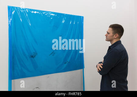 London, UK. 25. Februar 2016. Fold-Galerie öffnet die Einzelausstellung CMYK des deutschen Künstlers Michaela Zimmer. Die Ausstellung läuft vom 25 Februar bis 26. März 2016. Stockfoto
