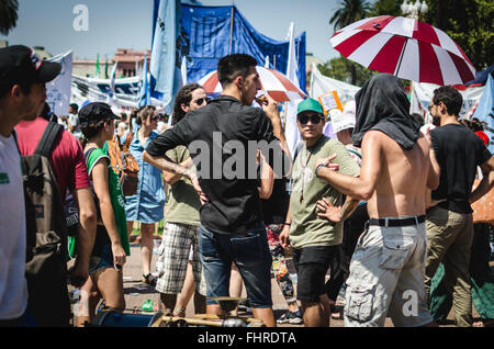 Buenos Aires, Argentinien. 24. Februar 2016. Nationalen Stike durch Vereinigung von Staatsbediensteten in Argentinien genannt.  Nationalen Stike durch Vereinigung von Staatsbediensteten in Argentinien genannt. Die Achse der Forderungen war die Einstellung der Entlassungen im staatlichen Stellen Fragen. Sofortige Wiedereinstellung der entlassenen und nicht die Kriminalisierung des sozialen Protests. -Matias Izaguirre/Le Pictorium Credit: Christian Sauvan-Magnet/Alamy Live-Nachrichten Stockfoto