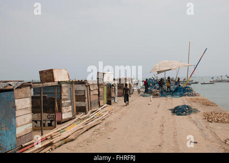 Hütten der Fischer auf dem Pier von Jamestown, Accra, Ghana Stockfoto