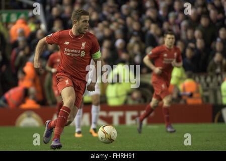 Liverpool, Vereinigtes Königreich. 25. Februar 2016. Stadion Anfield Road, Liverpool, England, 25. Februar 2016, Europa League, Ko-Krawatte, für redaktionelle Verwendung nur Jordan Henderson (Liverpool FC) 14 Credit: Burghard Schreyer/Alamy Live News Stockfoto