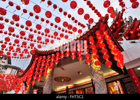 Rote Laternen Verzierungen an Thean Hou Tempel in Kuala Lumpur, Malaysia Stockfoto