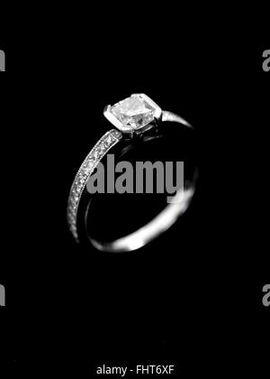 Eine Nahaufnahme von einem Verlobungsring Stockfoto