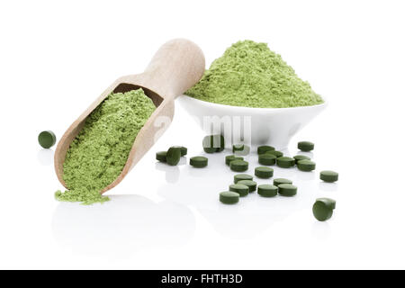 Weizengras Pulver und Chlorella Tabletten Stockfoto