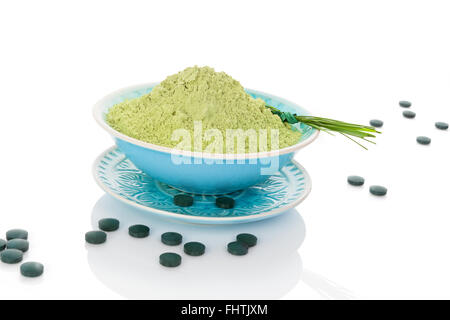 Spirulina, Chlorella, Gerste und Weizengras. Stockfoto