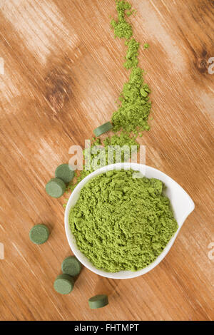 Detox. Chlorella und Weizen Grass. Stockfoto