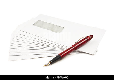 Stapel Post Umschläge und einen Stift Stockfoto