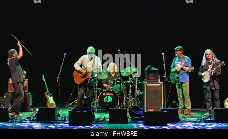 Regensburg, UK. 25. Februar 2016. Fairport Convention führen im Playhouse Theatre während ihrer "Wintour" Weston S Stuten Playhouse Theatre. Datum 25.02.2016 Credit: Charlie Bryan/Alamy Live News Stockfoto