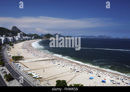 Blick Badegäste am Strand der Copacabana, Südseite Stockfoto