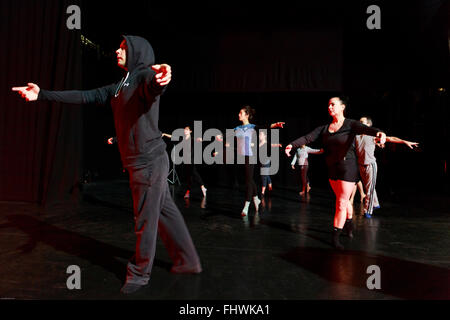 Edinburgh, Schottland. VEREINIGTES KÖNIGREICH. 26 Februar. Vorschau-Tänzer und Choreographen Errol White und Davina Givan werden ihre neuesten experimentellen Duett atmen am Traverse Theatre am Freitag (26 Februar) durchführen. Pako Mera/Alamy Live-Nachrichten. Stockfoto