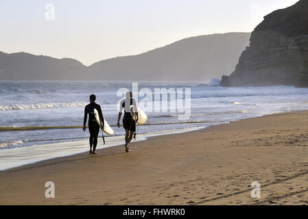 Surfer am Strand Geribá - Seen-Region Stockfoto