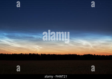 Seltene Himmel Phänomen Nachtwolken Nacht ländlichen Landschaft Foto Stockfoto