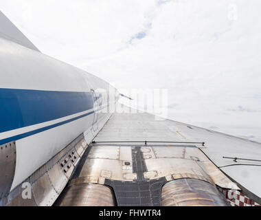 Rumpf und Flügel einer ausrangierten russischen Tupolev Tu-144 Überschall-Passagierflugzeug. Stockfoto