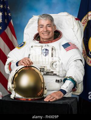 NASA-Astronaut Mark Vande Hei offizielle Porträt tragen die Extravehicular Mobility Unit Raumanzug 6. Januar 2016 in Houston, Texas. Stockfoto