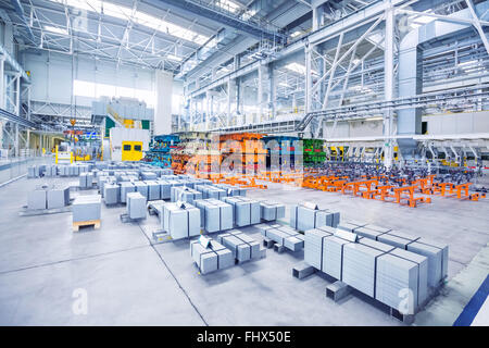 Stanz-Linien in einer Autofabrik Stockfoto