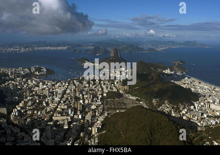 Bucht von Botafogo in der Guanabara-Bucht - Pao de Acucar und Morro da Urca Stockfoto