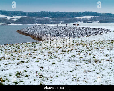 Winterlandschaft bei Carsington Wasser betrieben ein Reservoir von Severn Trent Water in der Nähe von Matlock in Dales Peak District in Derbyshire UK Stockfoto