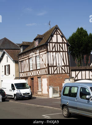 Traditionellen Tudorstil französischen Gebäude an Rue Saint Thomas 27000 Évreux, Frankreich Stockfoto