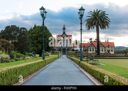 Government Gardens und Museum bei Sonnenaufgang, Rotorua, Neuseeland Stockfoto