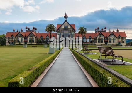 Government Gardens und Museum bei Sonnenaufgang, Rotorua, Neuseeland Stockfoto