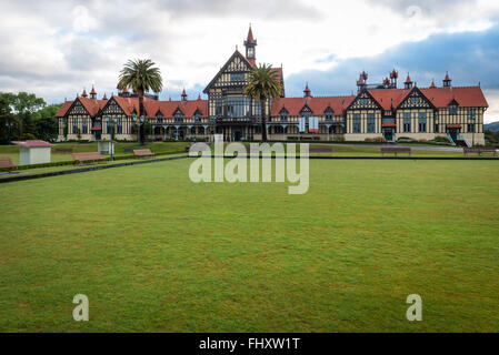 Government Gardens und Museum bei Sonnenaufgang, Rotorua, Neuseeland Stockfoto