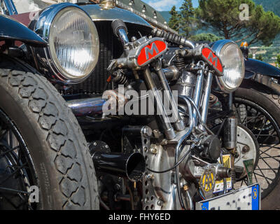 Meran, Italien - 9. Juli 2015: Vorderseite Blick auf der Morgan 3 Wheeler Supersportwagen nach einem Stopp in Meran im Süden Stockfoto