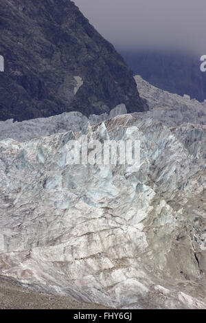 Strömung Gletscher in den großen Kaukasus in der Nähe von Mestia Swanetien, Georgia Stockfoto