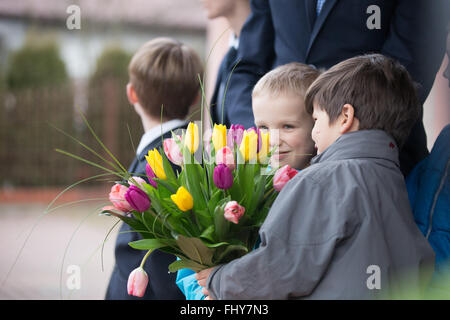 Jozefow, Polen. 26. Februar 2016. Der polnische Premierminister Beata Szydlo große Familien besucht und das Rahmenprogramm 500 + auf 26. Februar 2016 in Jozefow, Polen diskutiert. Bildnachweis: MW/Alamy Live-Nachrichten Stockfoto