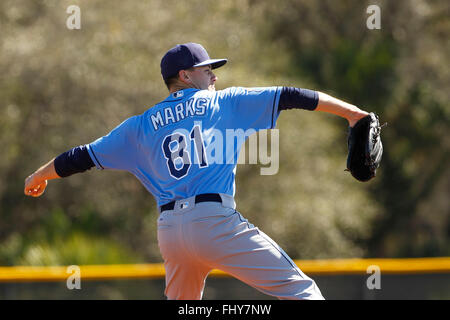 Port Charlotte, Florida, USA. 26. Februar 2016. WILL VRAGOVIC | Times.Tampa Bay Strahlen Krug Justin Marks live mit der Wimper Praxis während des ersten voll-Kader Trainings der Strahlen Spring Training bei Charlotte Sportpark in Port Charlotte, Florida auf Freitag, 26. Februar 2016 zu werfen. © Willen Vragovic/Tampa Bay Times / ZUMA Draht/Alamy Live News Stockfoto