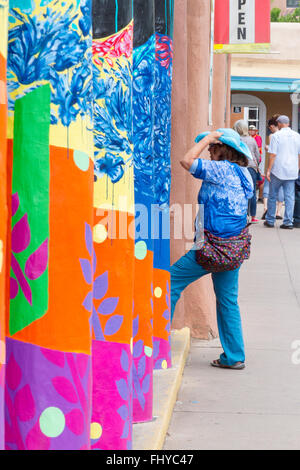 Santa Fe Indian Market Native American "New Mexico" bunte Säulen tourist Stockfoto