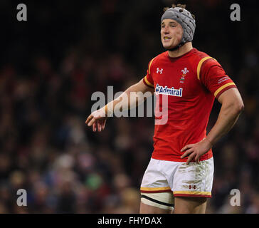 Fürstentum Stadium, Cardiff, Wales. 26. Februar 2016. RBS Six Nations Championships. Wales gegen Frankreich. Wales Jonathan Davies in Aktion während des Spiels Credit: Action Plus Sport/Alamy Live News Stockfoto