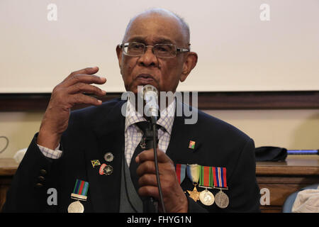London, UK. 26. Februar 2016. WW11 Veteran Allan Wilmott beim Start für die Single 'Ich habe ein Lied' für das Afrika Karibik-Denkmal am Palace of Westminster. Bildnachweis: Thabo Jaiyesimi/Alamy Live-Nachrichten Stockfoto