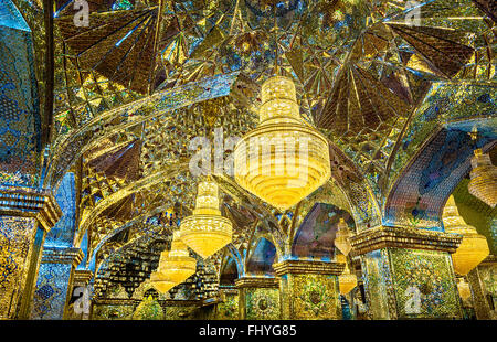 Innere des Shah Cheragh-Moschee in Schiraz - Iran Stockfoto