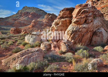 Abend in Calico Becken und rote Feder in der Nähe von Red Rock Canyon State Park and Preserve westlich von Las Vegas, Nevada Stockfoto