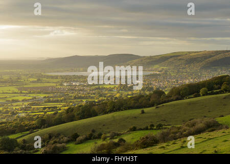 Blick auf die Stadt Cheddar, Somerset, auf ein Herbstnachmittag. Stockfoto