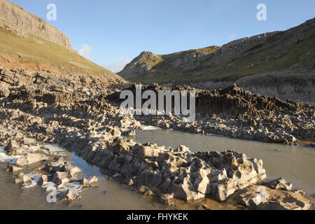 Dramatischen Felsformationen an der Mewslade Bucht auf der Halbinsel Gower, Wales. Stockfoto