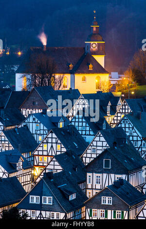 Historische Altstadt, Tudor-Stil Häuser in Freudenberg, Deutschland, Panoramablick über die Innenstadt, Stockfoto