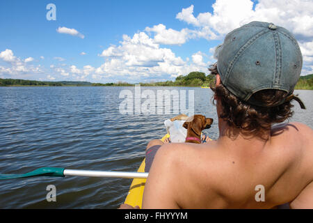 Kajakfahren in den Fluss Parana Stockfoto