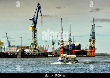 HAMBURG, Deutschland - Dock Elbe 17 ist das drittgrößte Trockendock in Deutschland Stockfoto