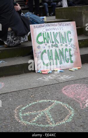 London, UK. 27. Februar 2016. Klima-Wandel-Gruppen treffen sich auf dem Marsch. Bildnachweis: Marc Ward/Alamy Live-Nachrichten Stockfoto