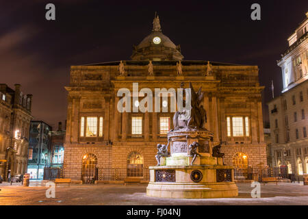 Nelson-Denkmal ist ein Denkmal für Admiral Horatio Nelson, vorgestellt im Jahre 1813. Die Klasse 1 wurde 1749 bis 1754 aufgeführten Rathaus gebaut. Stockfoto