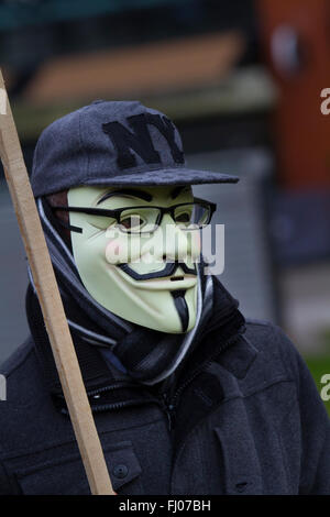 Manchester, UK 27. Februar 2016.  Manchester Unite Against Fascism hat aus Protest gegen eine North West Ungläubigen Anti-Migrant Kundgebung aufgerufen.  Im Anschluss an die Ausgießung der Unterstützung für Flüchtlinge in Europa gegen Ende des letzten Jahres versuchen Faschisten und Rassisten nun die Wende wieder ihren Wegs. Die North West Ungläubigen (NWI) sagen, dass sie gegen Migration Rallye werden.  Bildnachweis: Cernan Elias/Alamy Live-Nachrichten Stockfoto